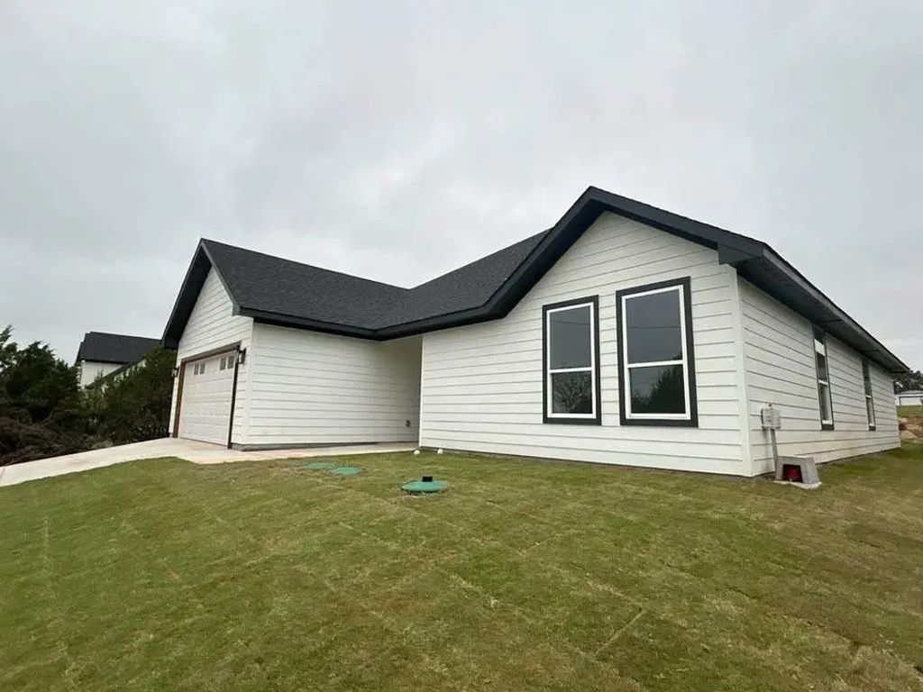 2215 Beverly Drive, Granbury