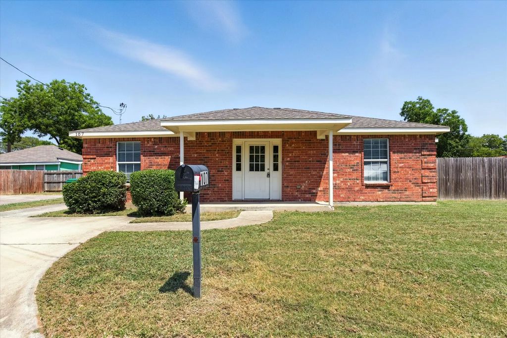 107 S Crawford Street, Denton