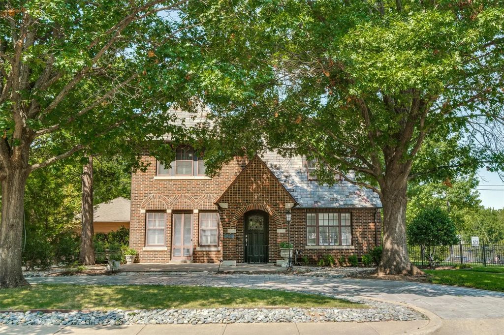 105 N Benge Street, McKinney