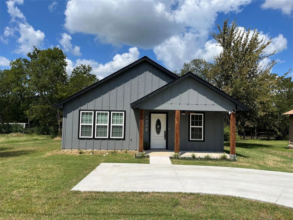 1320 E 3rd Avenue, Corsicana