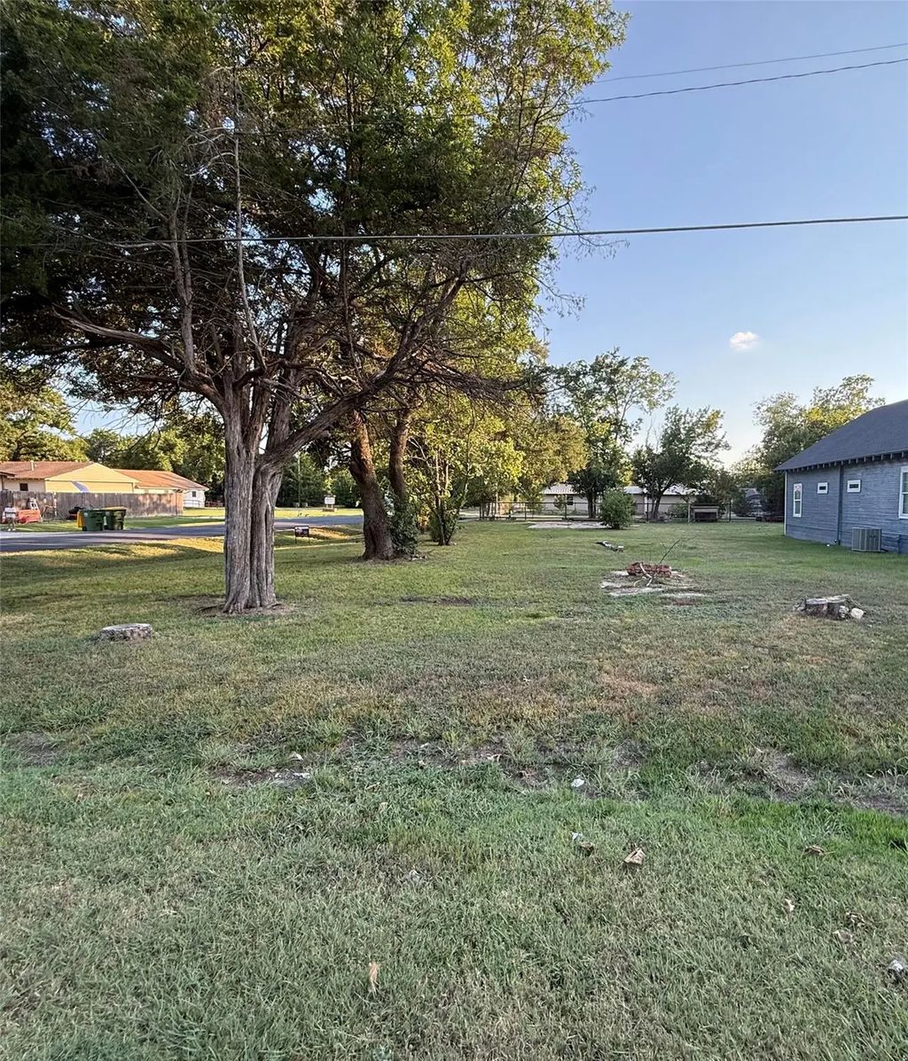 123 E State, Groesbeck