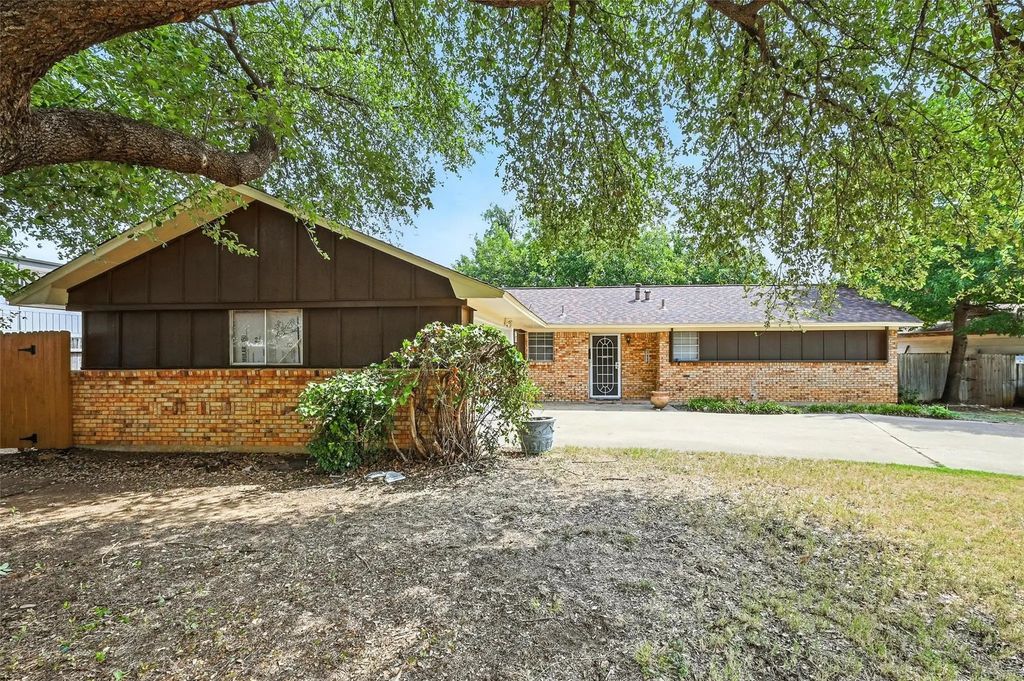 313 Vine Street, Euless