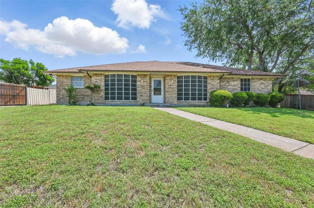 1310 Ranch Valley Drive, DeSoto