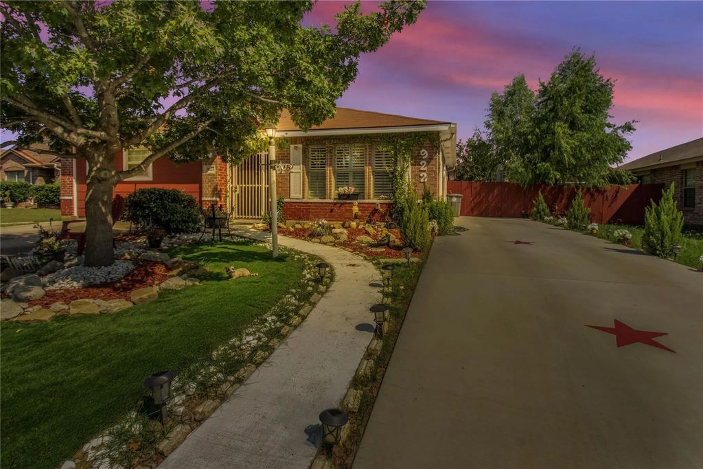 922 Hannah Way, Dallas