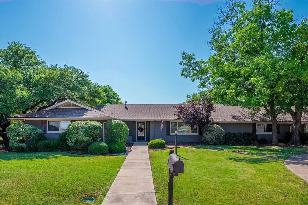 102 Clearman Street, Krum