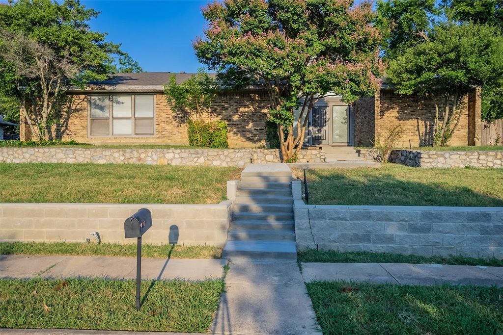 1410 Surrey Court, Garland