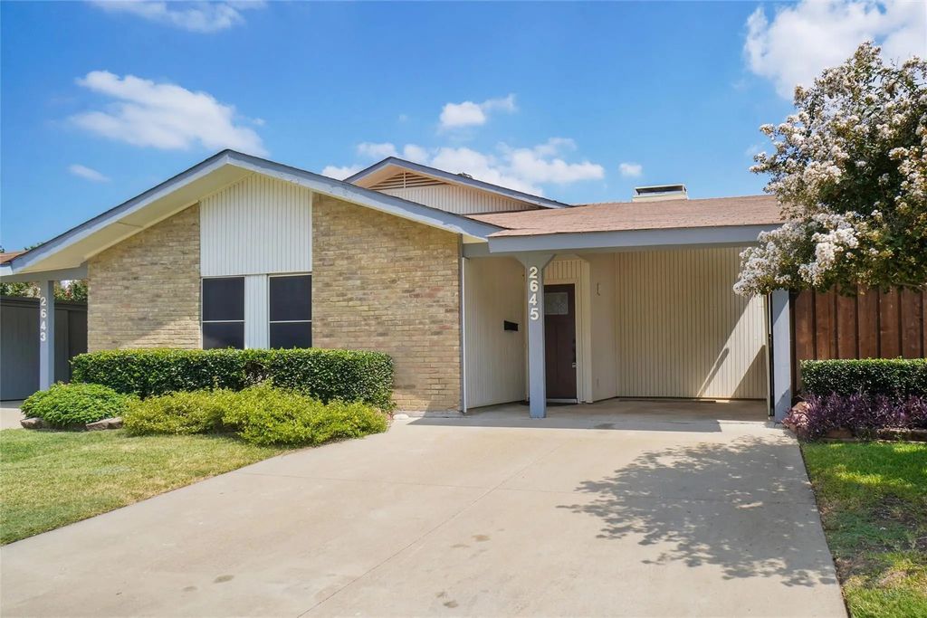 2645 Via Los Altos, Carrollton