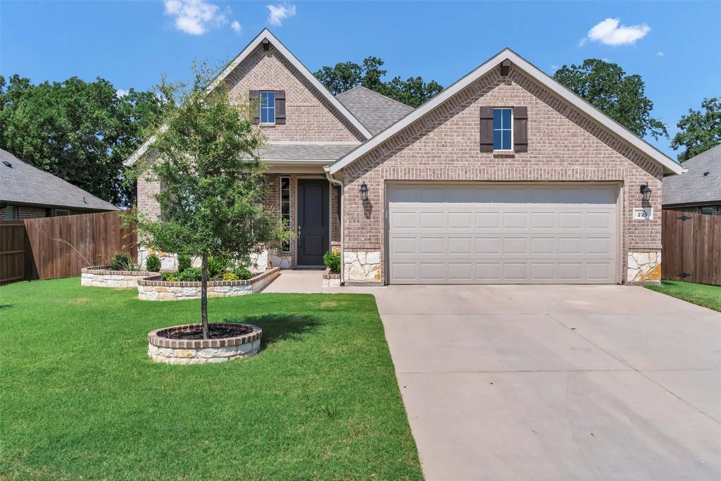 225 Gardenia Drive, Azle