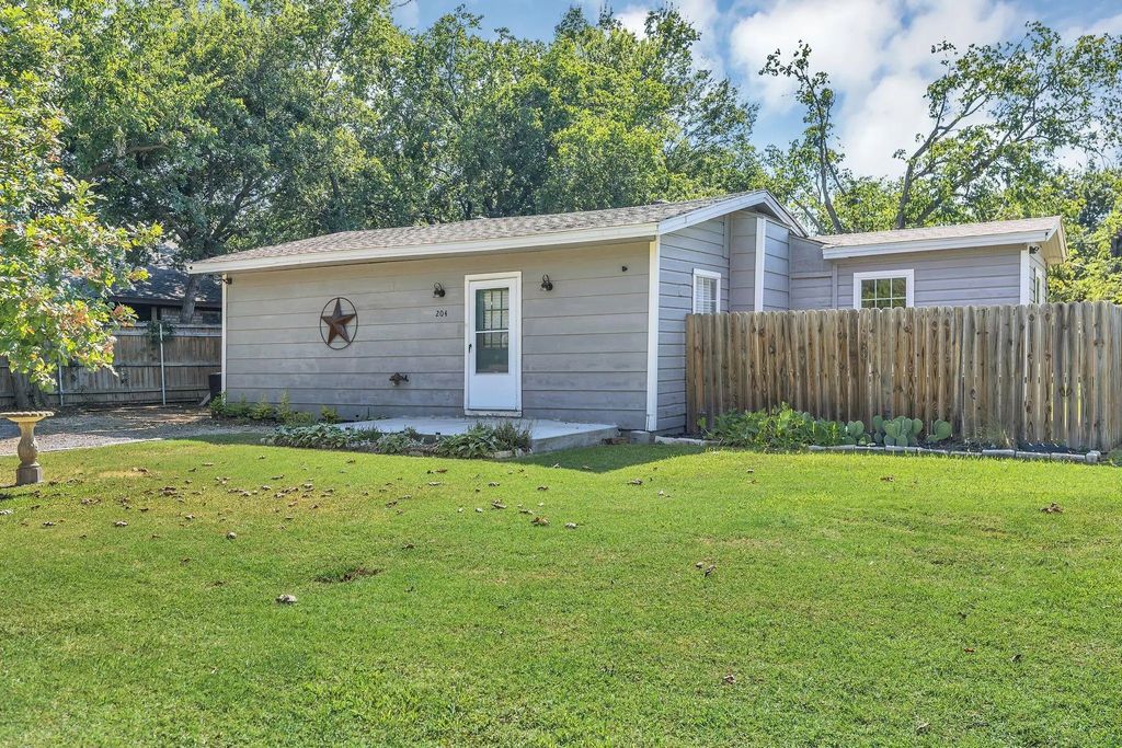 204 San Angelo Avenue, Benbrook