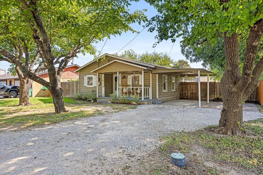 859 N Belknap Street, Stephenville