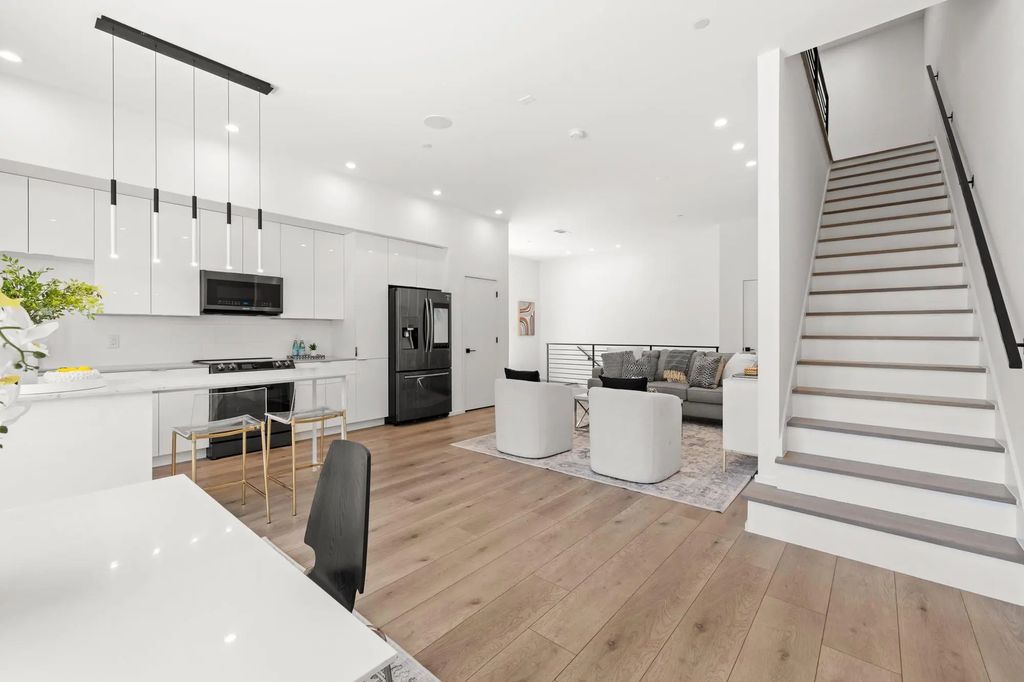 2001 N Prairie Avenue 103, Dallas