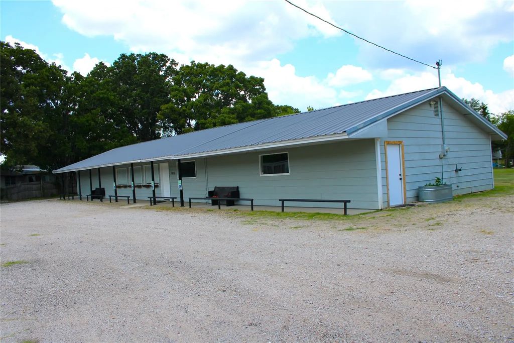 9813 Fm 751, Quinlan