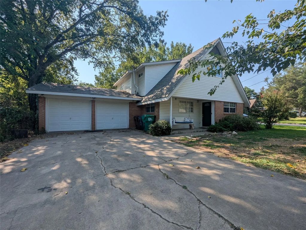 2924 Longfellow Lane, Denton