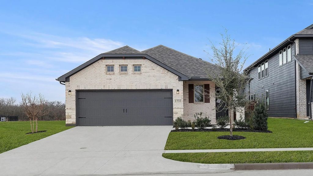 1733 Edgeway, Aubrey