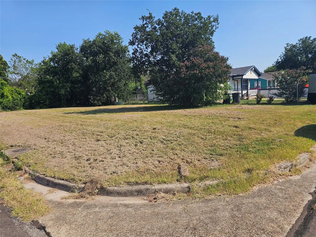 945 Holt Avenue, Waco