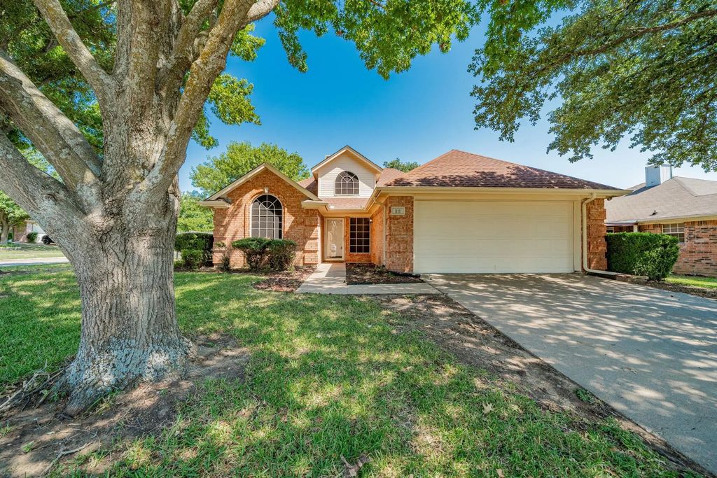 211 California Drive, Glenn Heights