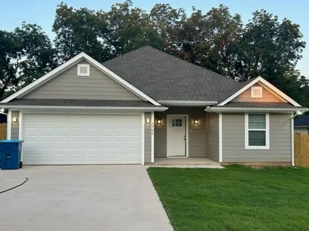 1706 Woodlawn Boulevard, Denison