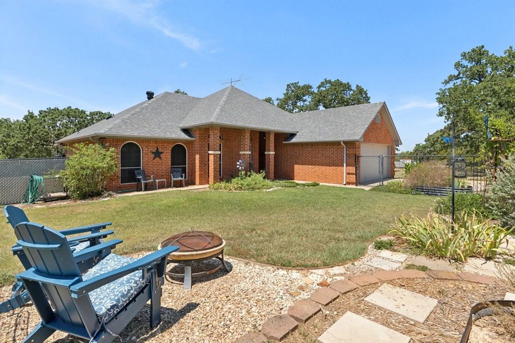 202 Morrow Road, Springtown