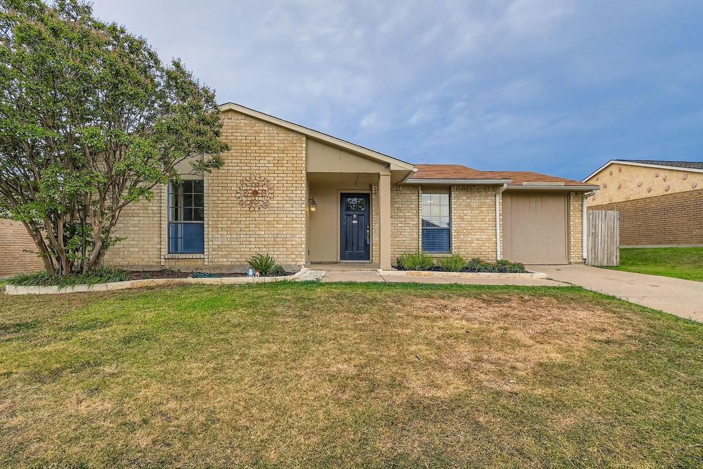 4240 Pepperbush Drive, Fort Worth