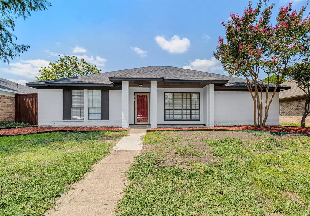 202 E Schreiber Street, Garland
