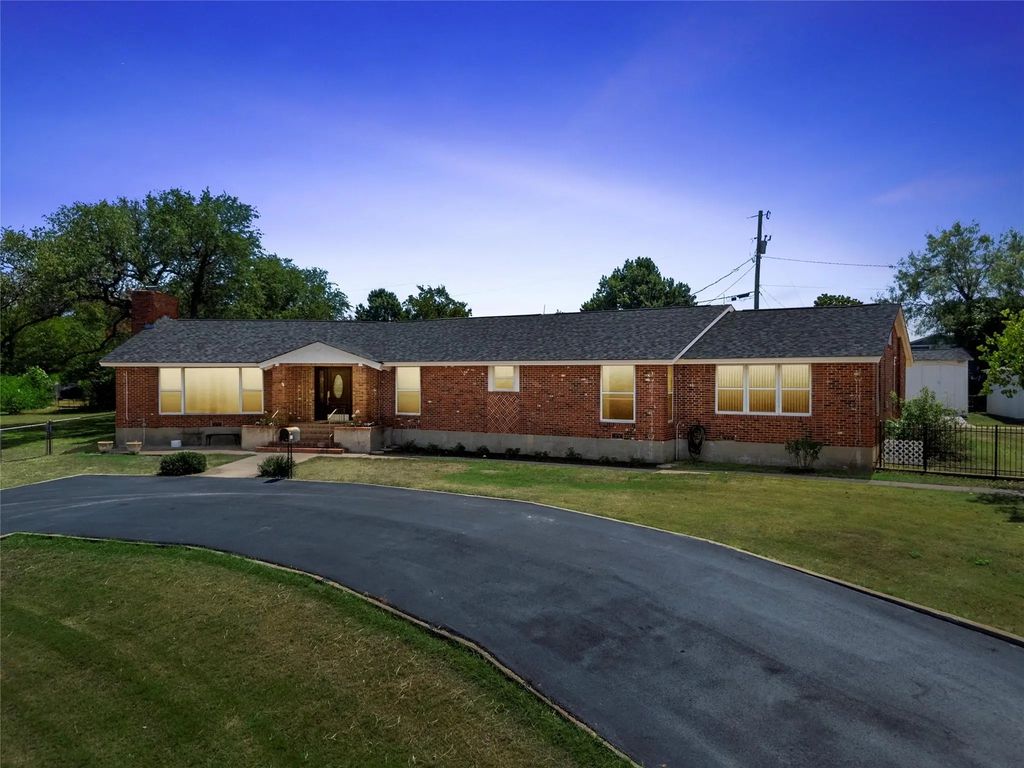 106 Poppy Lane, Whitney