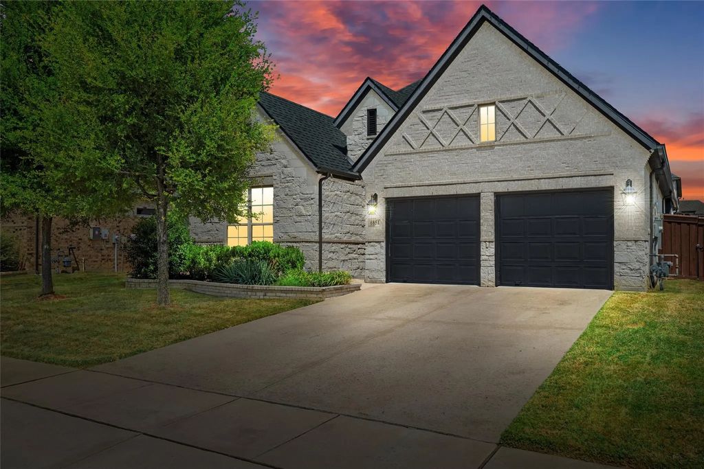 6851 Molina, Grand Prairie