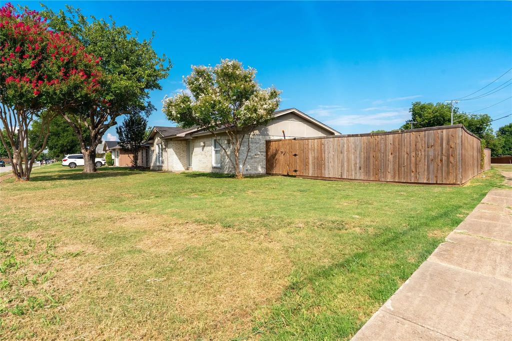902 Toyah Creek Lane, Garland