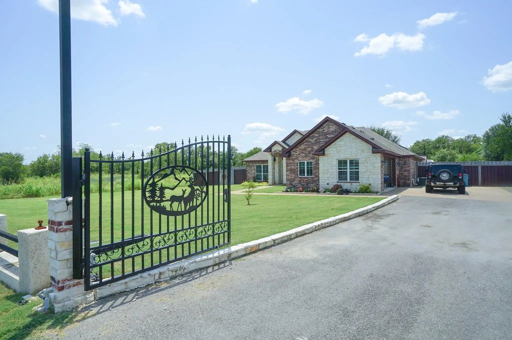 617 Mesquite Tree Road, Waco