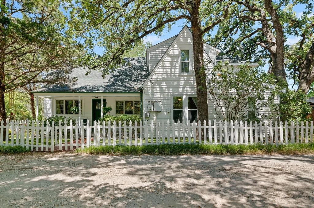 301 E 7th Street, Shady Shores