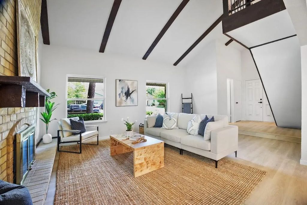 2103 Via Del Norte, Carrollton