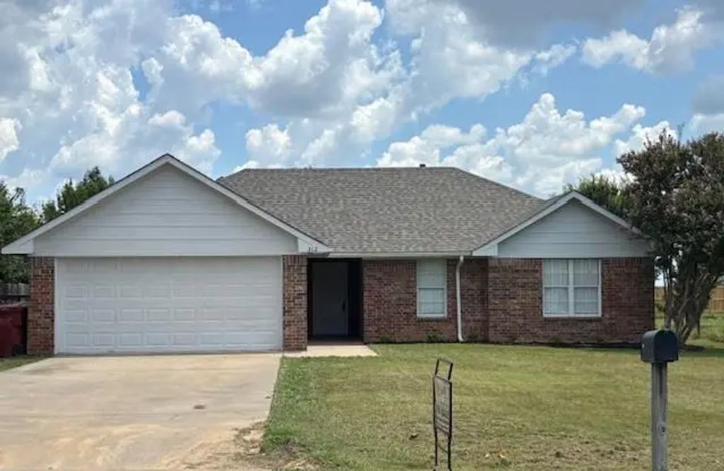312 Barton Street, Royse City