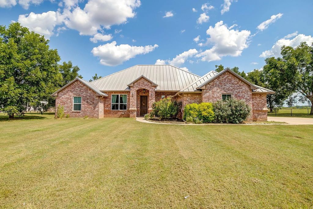 11035 Orchards Boulevard, Cleburne