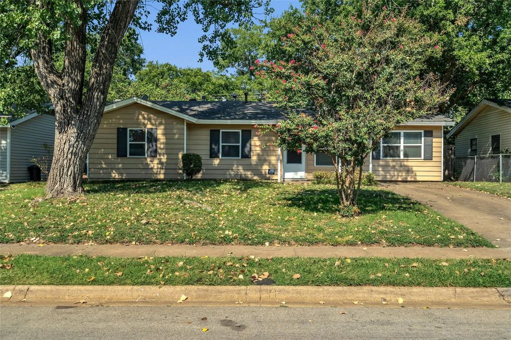 815 Milam Drive, Euless