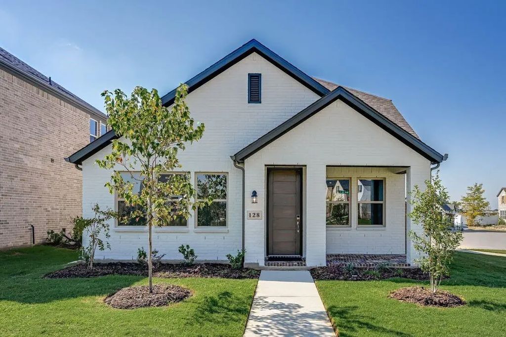 128 North Sky Drive, Celina