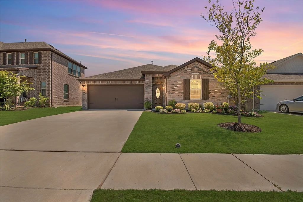 1004 West Drive, Aubrey