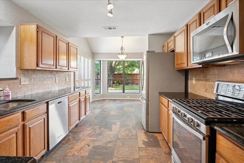 2027 Lavaca Trail, Carrollton
