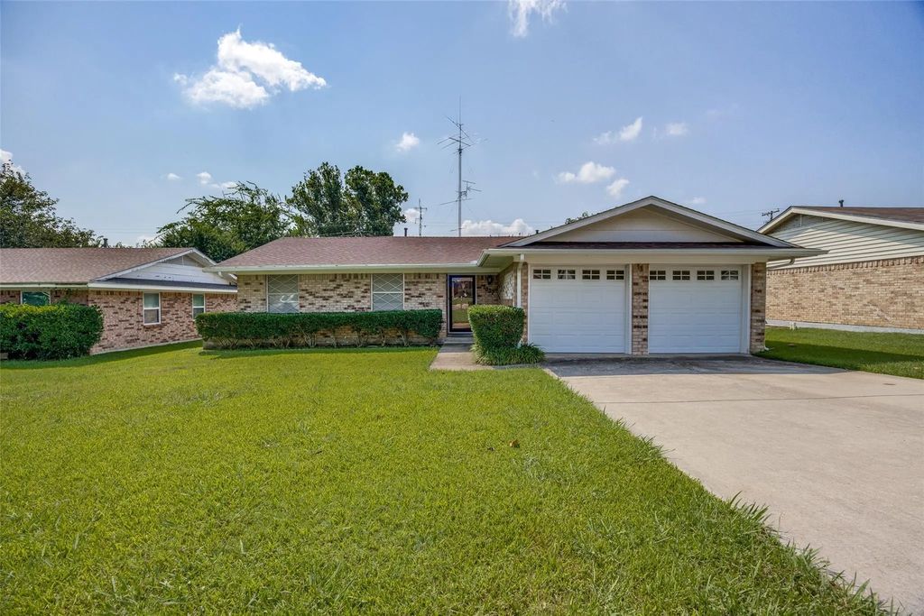 1027 Patricia Drive, Sherman