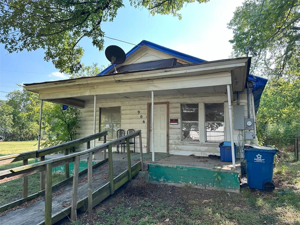 906 N Commerce Street, Corsicana
