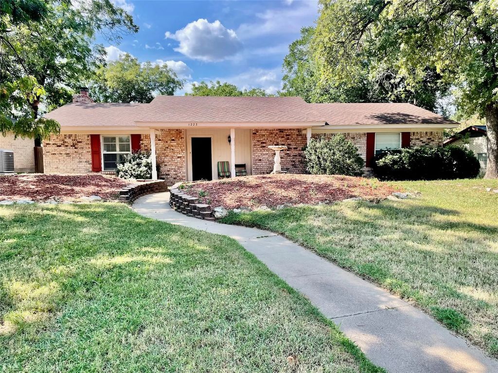 1223 Mockingbird Street, Stephenville