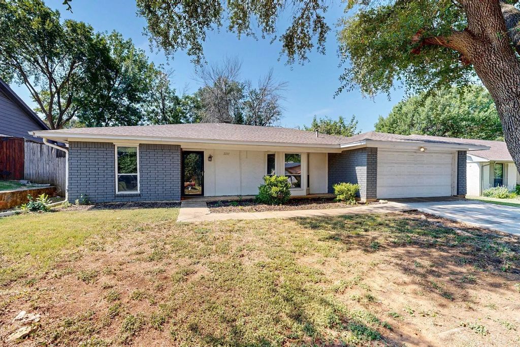 2211 Sierra Drive, Grapevine