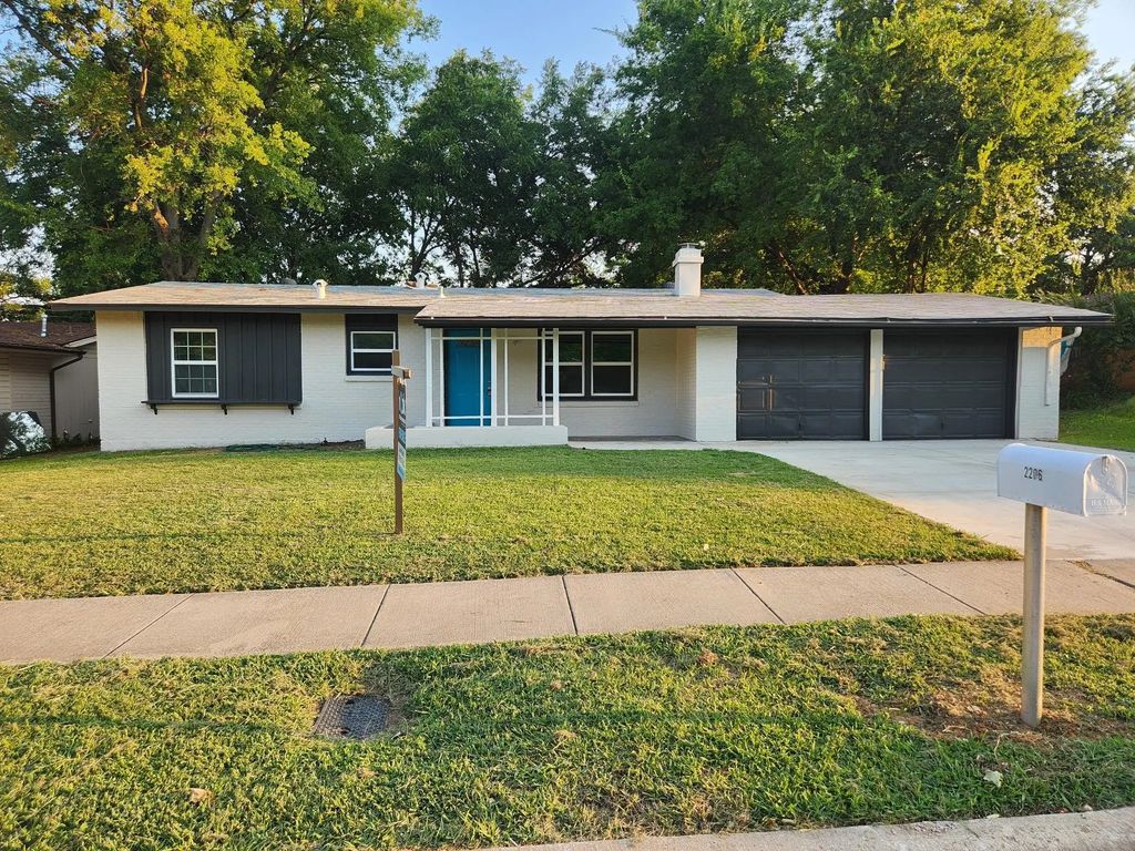 2206 Huntington Drive, Arlington