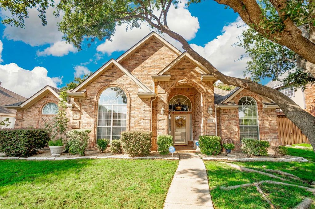 1113 Pleasant Oaks Drive, Lewisville