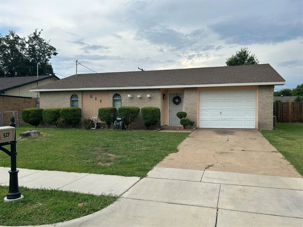 517 N Holiday Drive, Grand Prairie