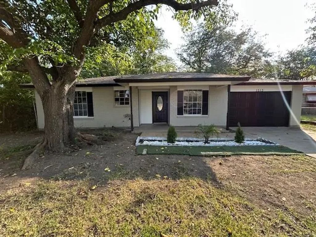1513 Oakbrook Court, Lancaster