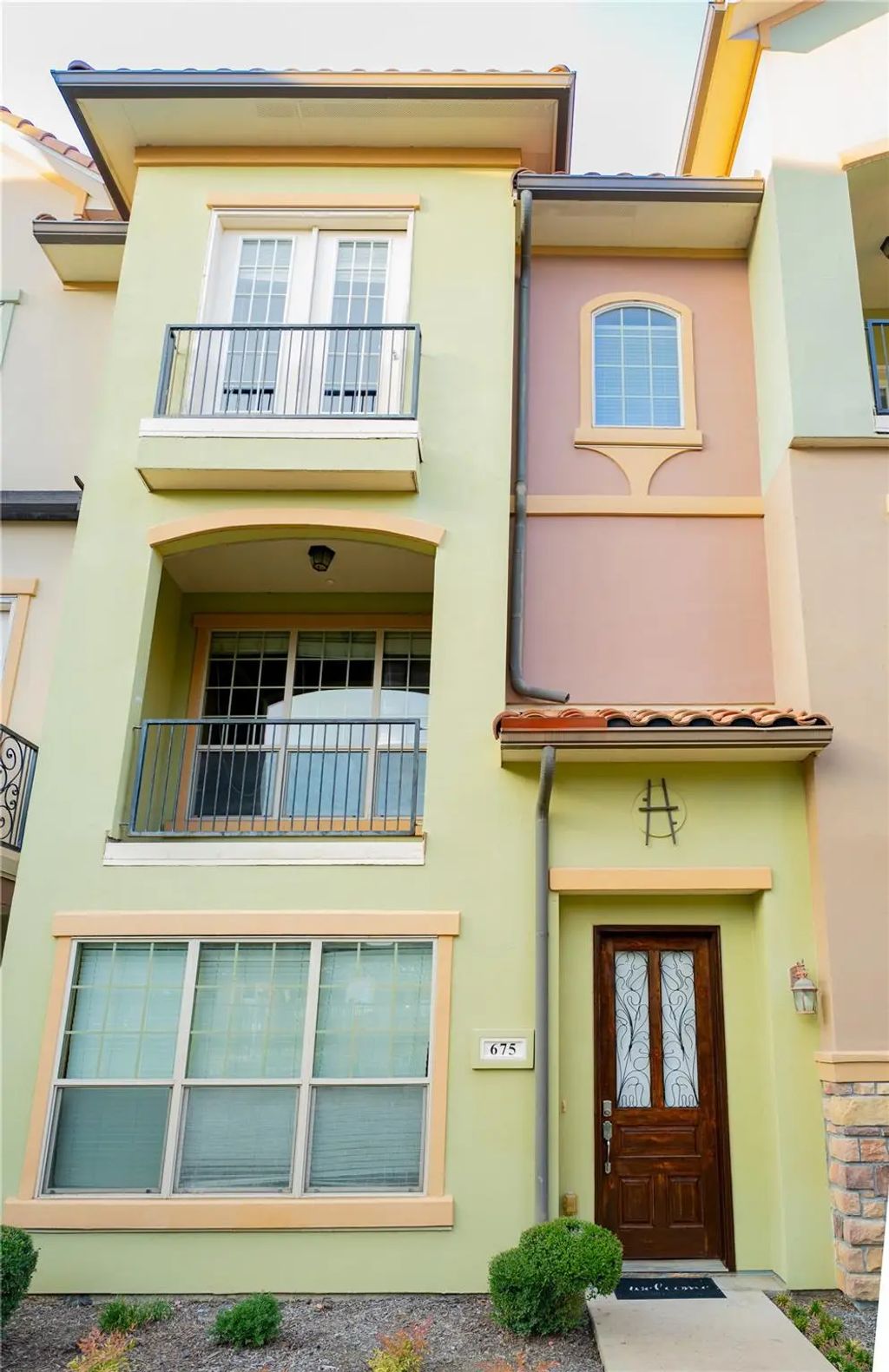 675 Senda, Irving