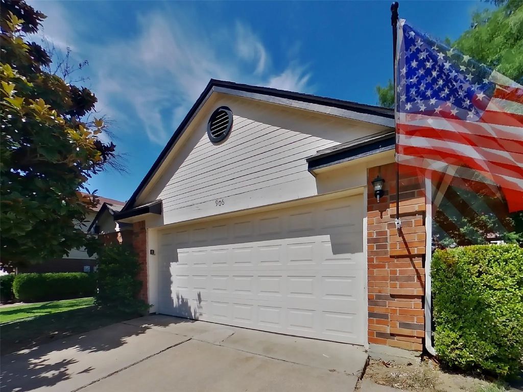 906 Sylvan Creek Drive, Lewisville