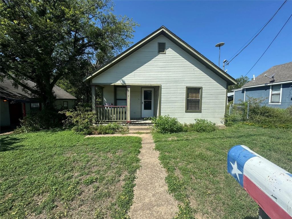 718 N Houston Street, Granbury