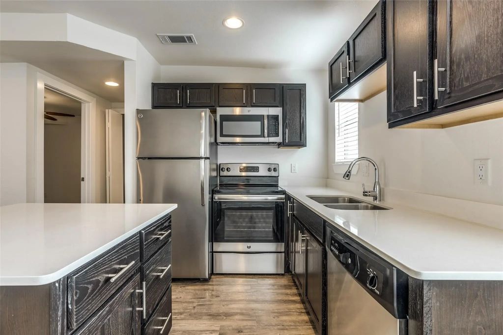 2106 Bennett Avenue 202, Dallas