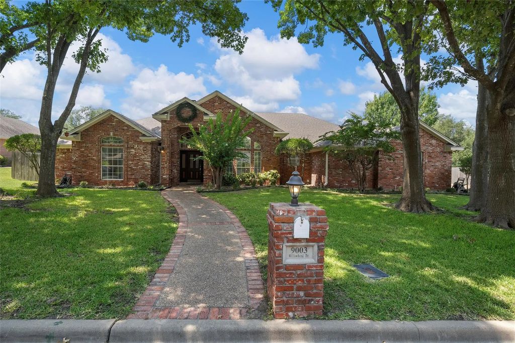 9003 Willow Bend Drive, Woodway