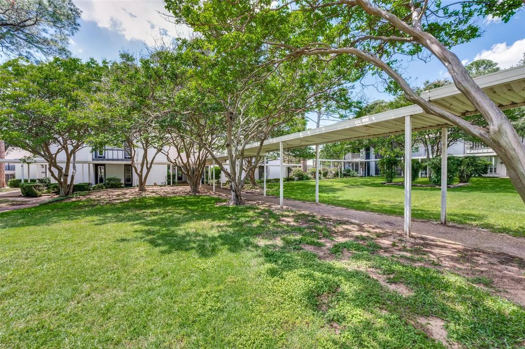 412 Hollyhill Lane, Denton